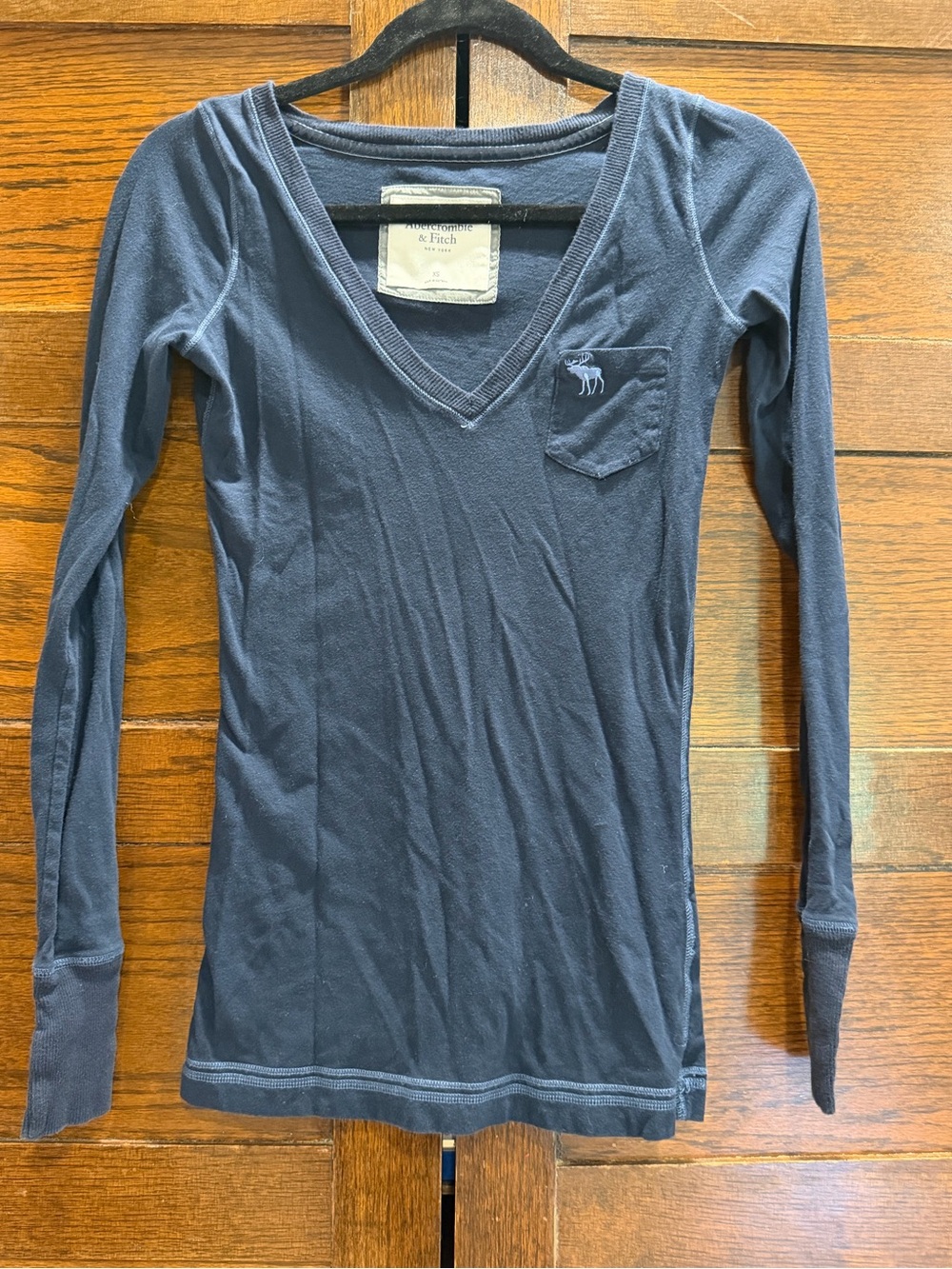 Y2K Abercrombie & Fitch XS vintage Navy V-Neck Long Sleeve Pocket Tee Slim top
